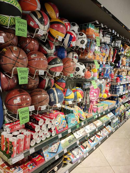 荆门新天城店18档百货区重点商品,重点品类陈列及氛围